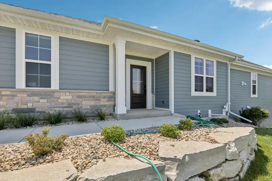 2116 Bluestem DRIVE #1402, Waukesha, WI 53188 - #2