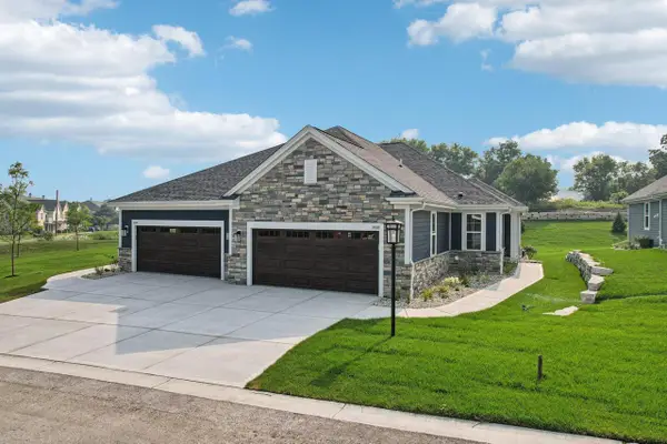 2125 Bluestem DRIVE #0102, Waukesha, WI 53188
