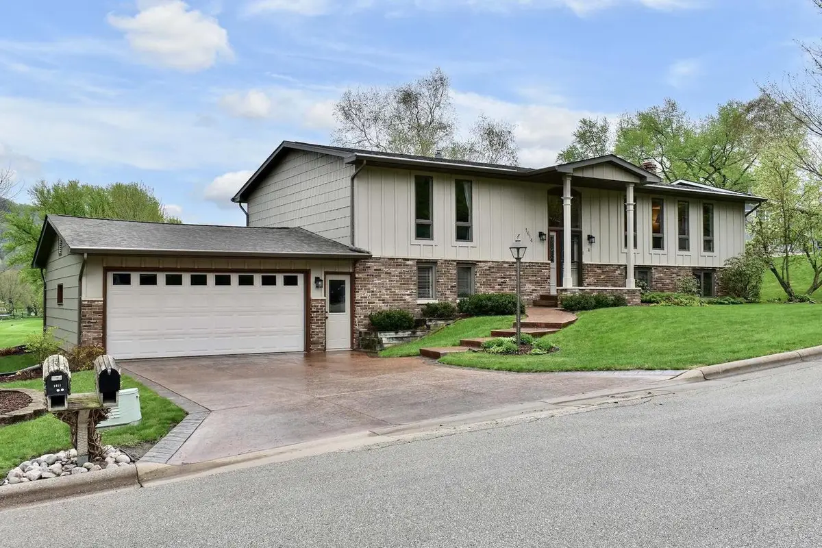1614 Valley View DRIVE, Winona, MN 55987 - #1