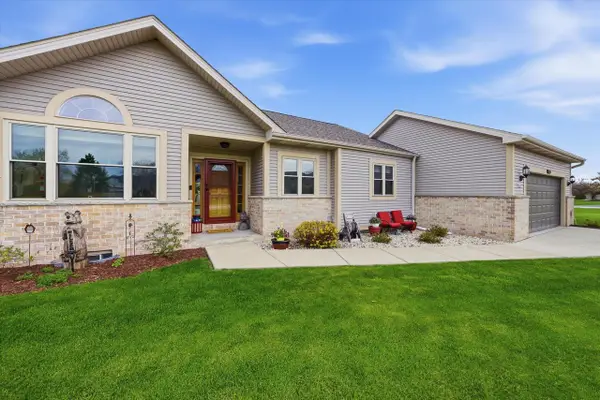 4335 Rose COURT, New Berlin, WI 53151