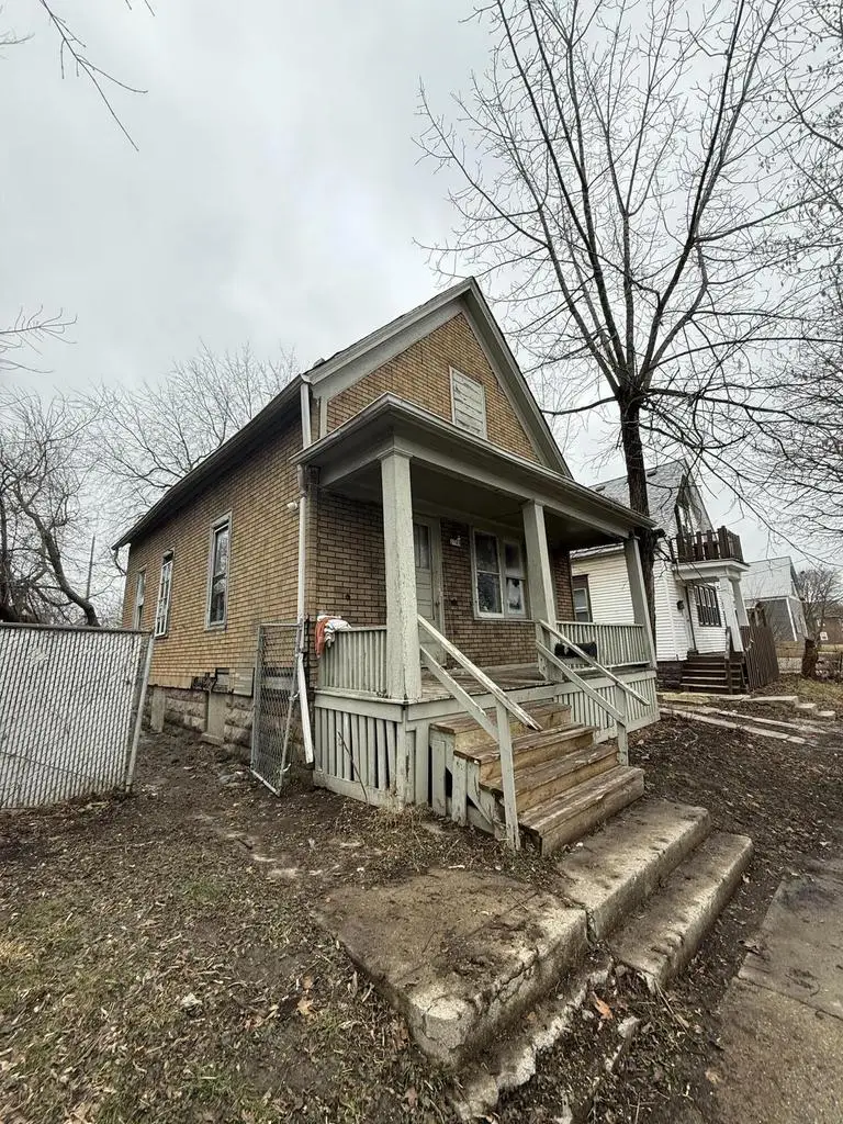 2749 9th STREET, Milwaukee, WI 53206 - #1