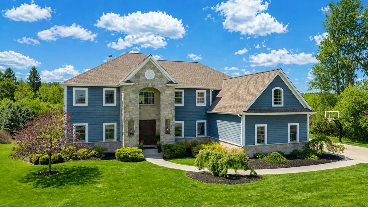 W294N6391 Wallschlager WAY, Hartland, WI 53029 - #1