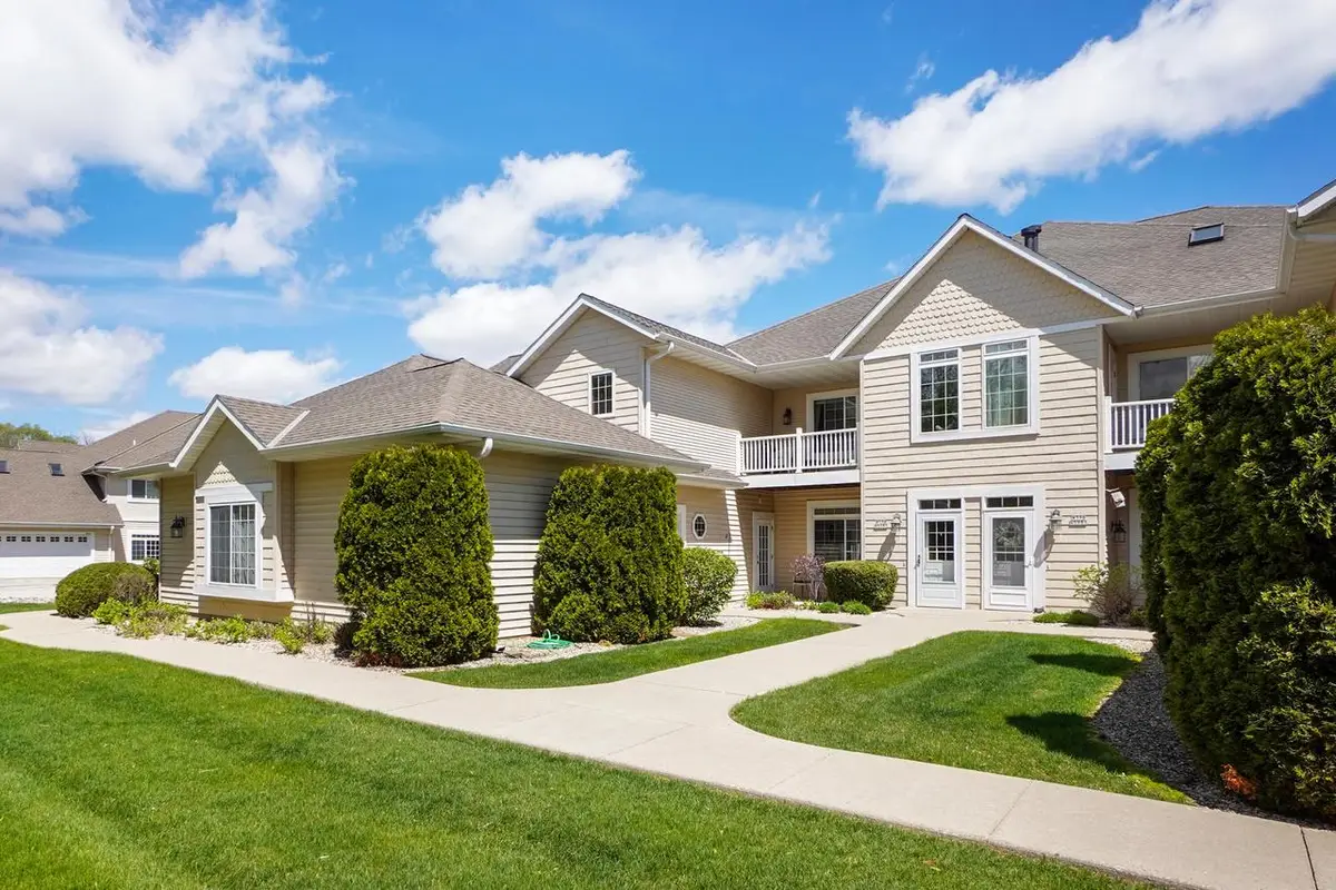 W398N5983 Autumn Woods DRIVE, Oconomowoc, WI 53066 - #1