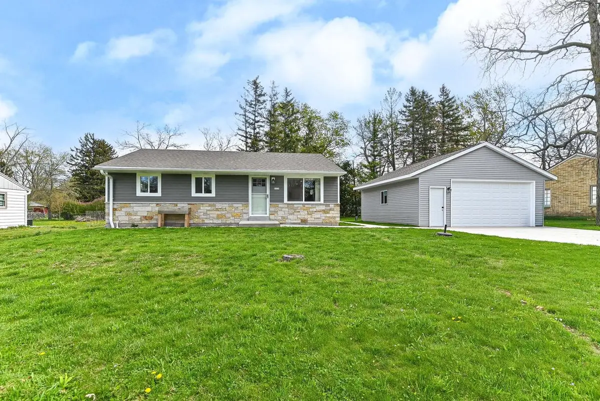 1624 Woodside DRIVE, New Berlin, WI 53151 - #1