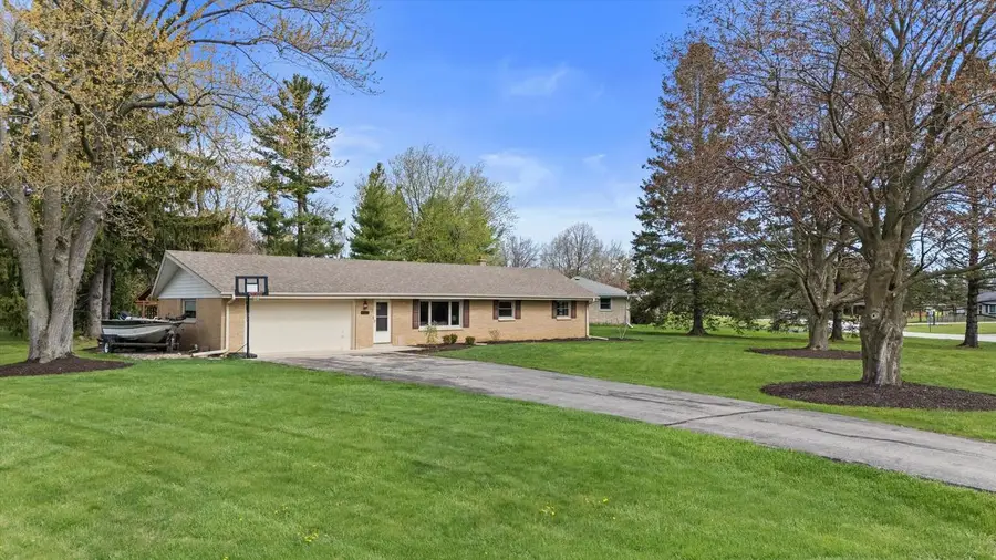 4028 Woodview DRIVE, Hubertus, WI 53033 - #3
