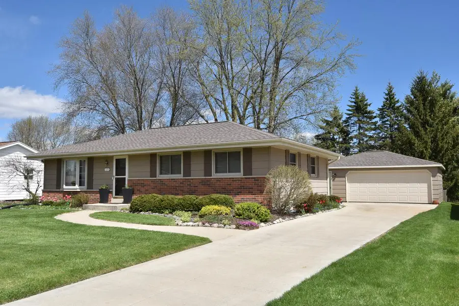 220 Judge DRIVE, Saukville, WI 53080 - #2