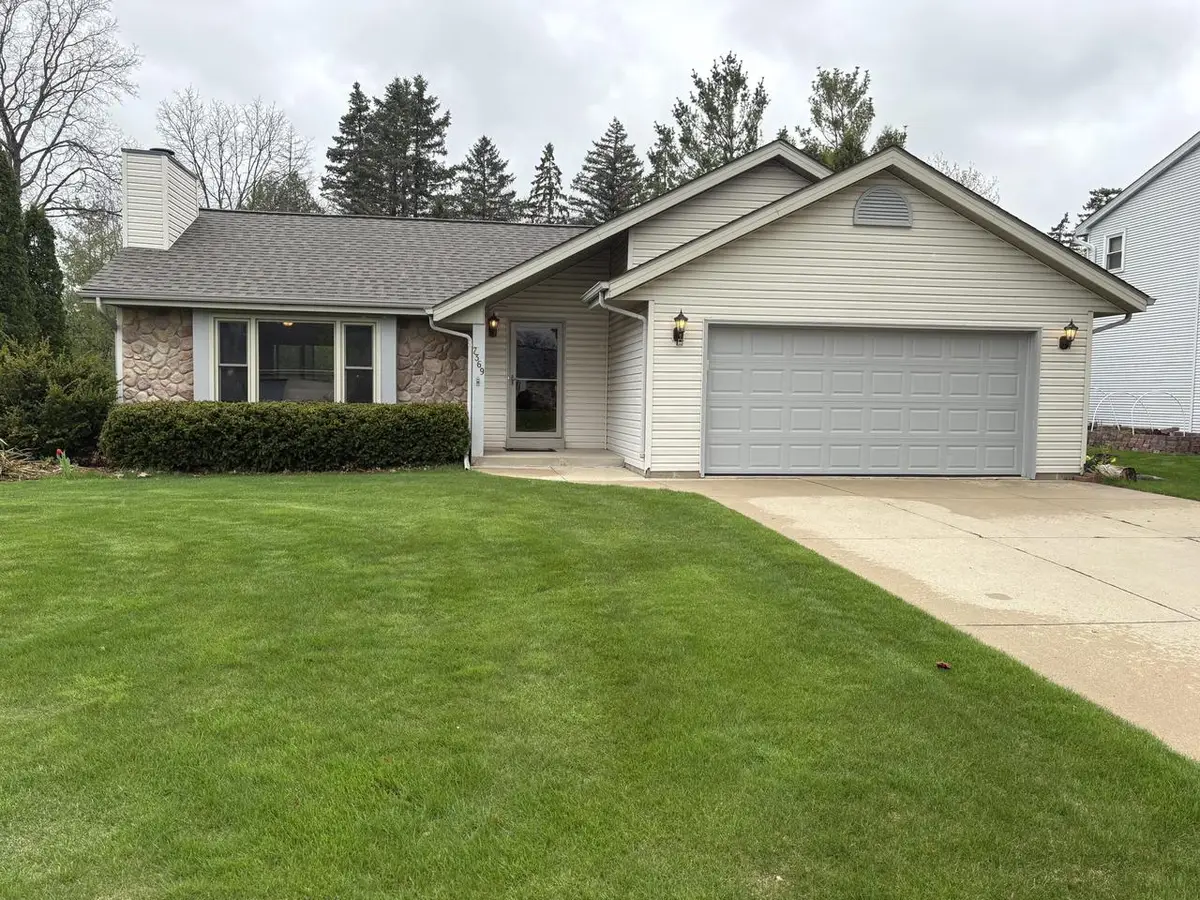 7369 Hillendale DRIVE, Franklin, WI 53132 - #1