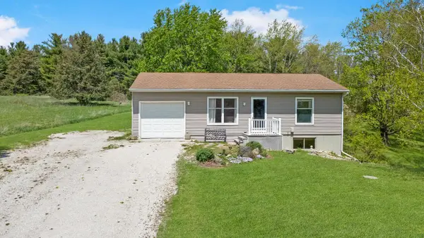 8402 368th AVENUE, Burlington, WI 53105