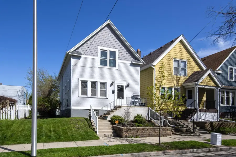 1810 Astor STREET, Milwaukee, WI 53202 - #2