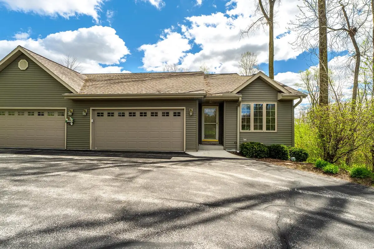 1602 Lisa LANE, New Holstein, WI 53061 - #1
