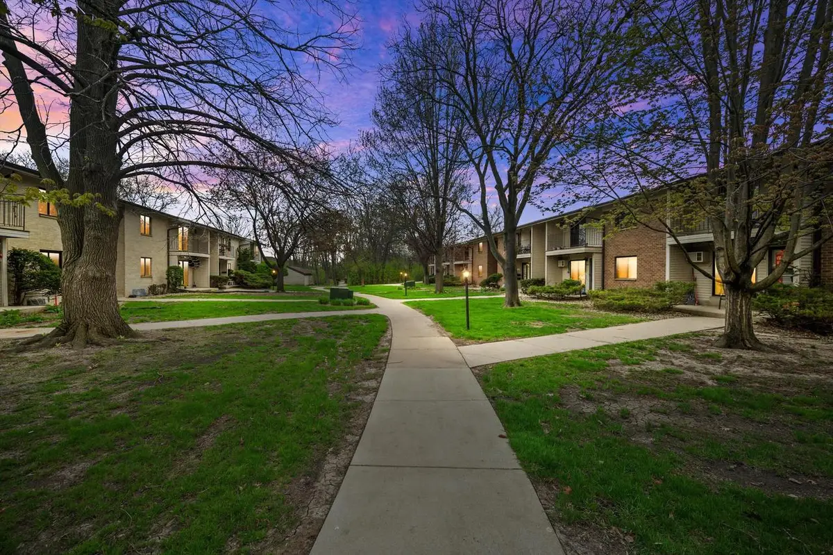 1654 Carriage LANE, New Berlin, WI 53151 - #1