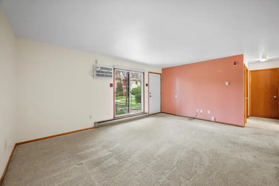 1654 Carriage LANE, New Berlin, WI 53151 - #2