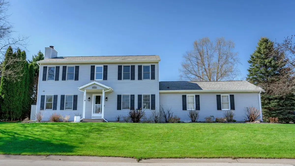 1148 Riverbend DRIVE, Hartford, WI 53027 - #1
