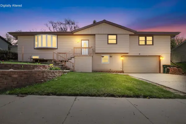 1513 Roosevelt DRIVE, West Bend, WI 53090