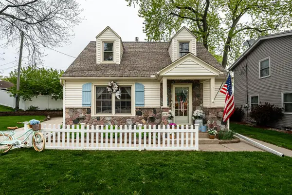 8718 W Stuth AVENUE, West Allis, WI 53227