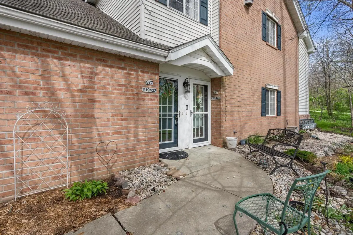 S77W19432 Lakewood DRIVE, Muskego, WI 53150 - #1