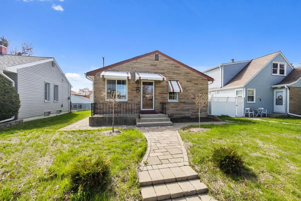 3319 25th STREET, Milwaukee, WI 53215 - #1
