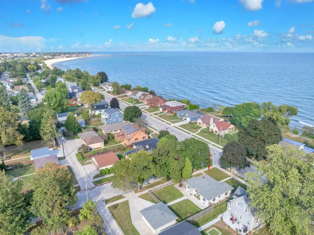 2504 Lakeshore DRIVE, Sheboygan, WI 53081 - #1