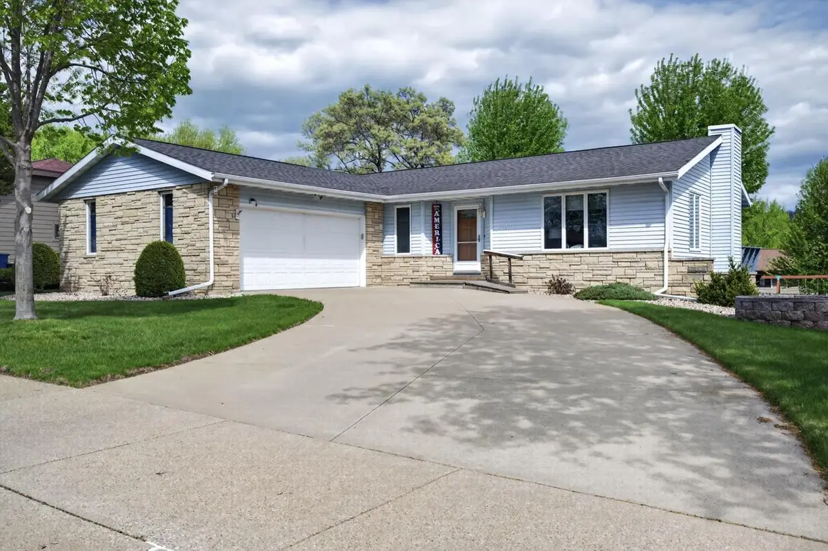 1000 Oak AVENUE, Onalaska, WI 54650 - #1