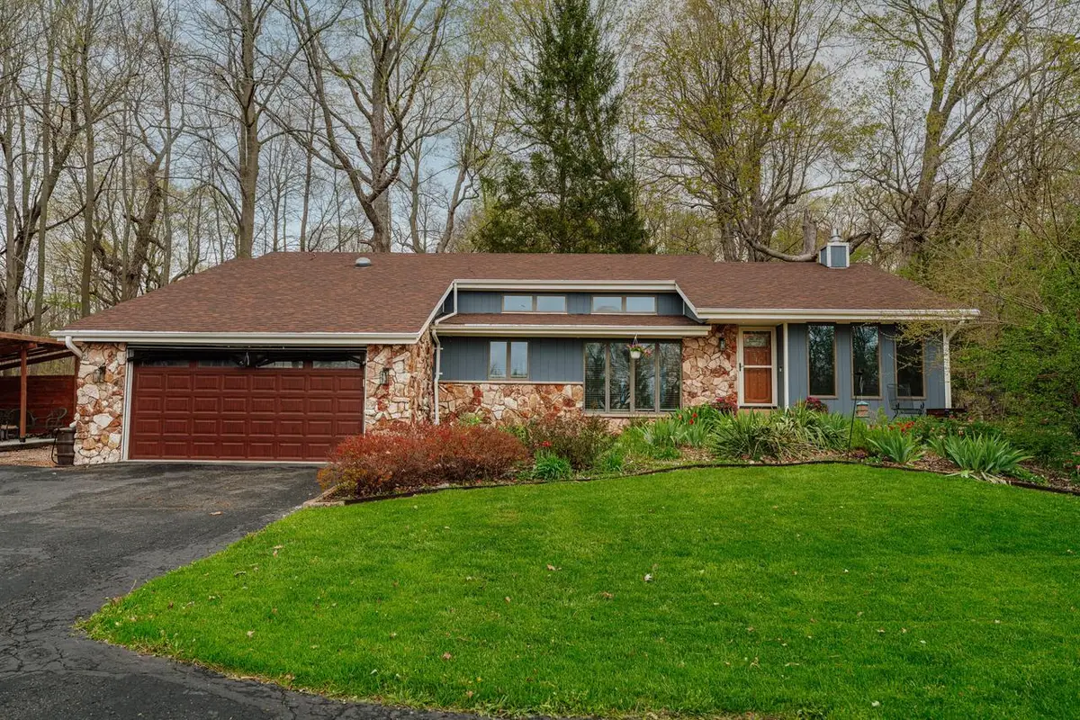 S86W24960 Stonehill DRIVE, Mukwonago, WI 53149 - #1