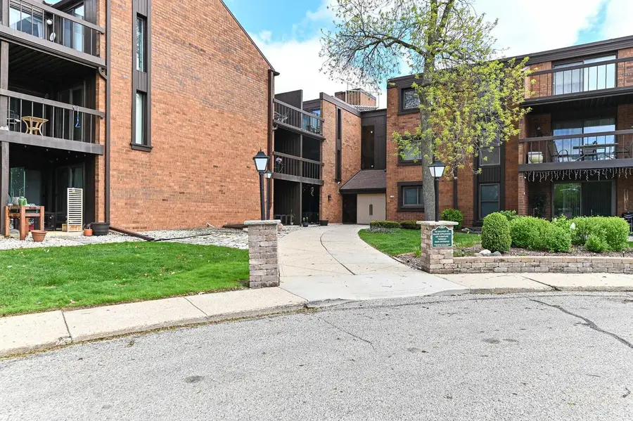 5200 Tuckaway BOULEVARD #240, Greenfield, WI 53221 - #2