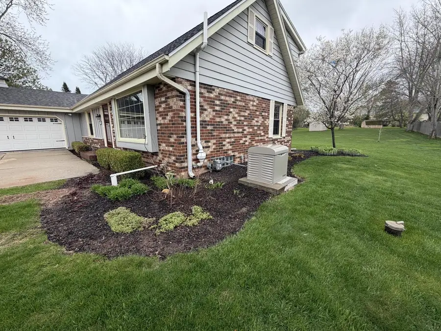 1701 W River Forest DRIVE, Mequon, WI 53092 - #2