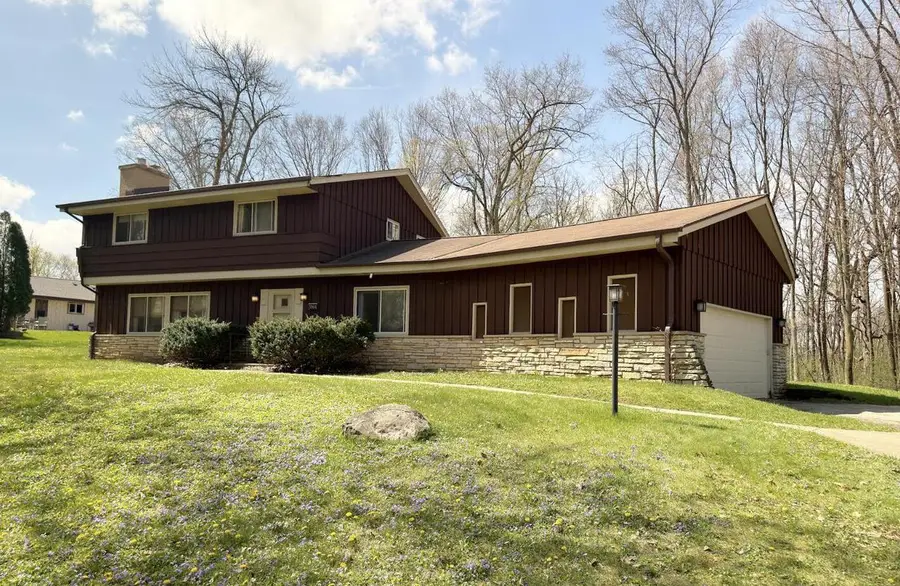 5864 Ramona DRIVE, Greendale, WI 53129 - #2