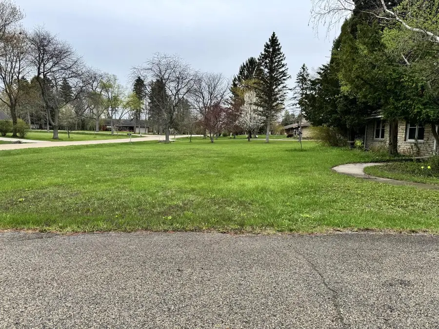 8665 Hawthorne ROAD, Milwaukee, WI 53217 - #3