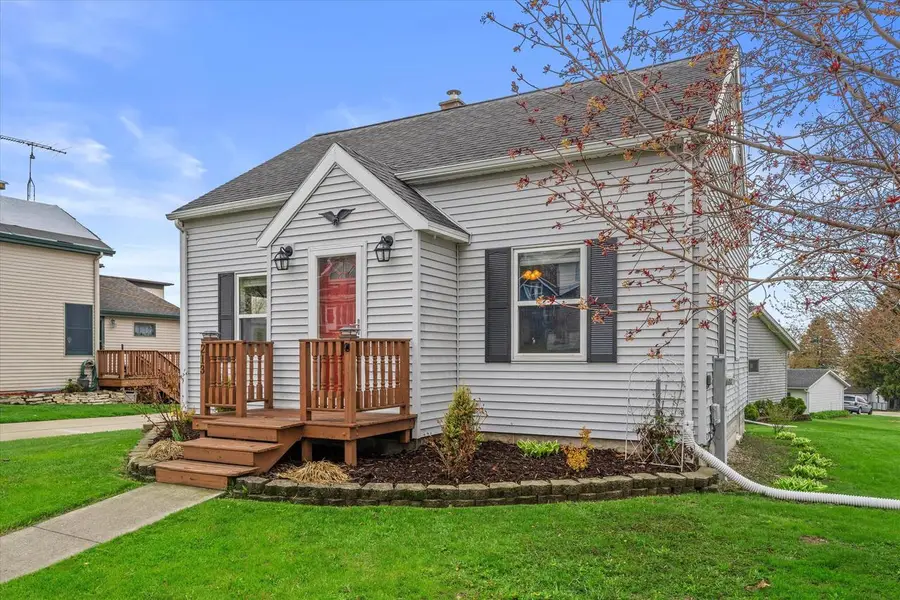 213 Fond Du Lac STREET, Mount Calvary, WI 53057 - #2