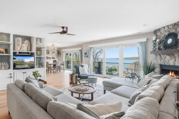 1070 S Lake Shore DRIVE #11 2-B, Lake Geneva, WI 53147