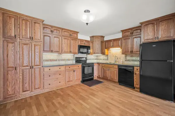 10340 Parkwood DRIVE, Franklin, WI 53132