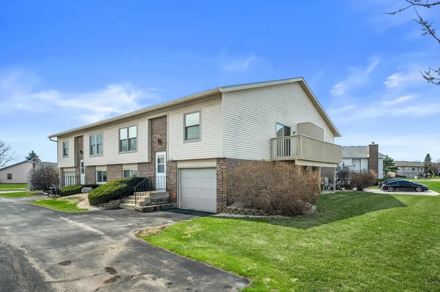 10340 Parkwood DRIVE, Franklin, WI 53132 - #2