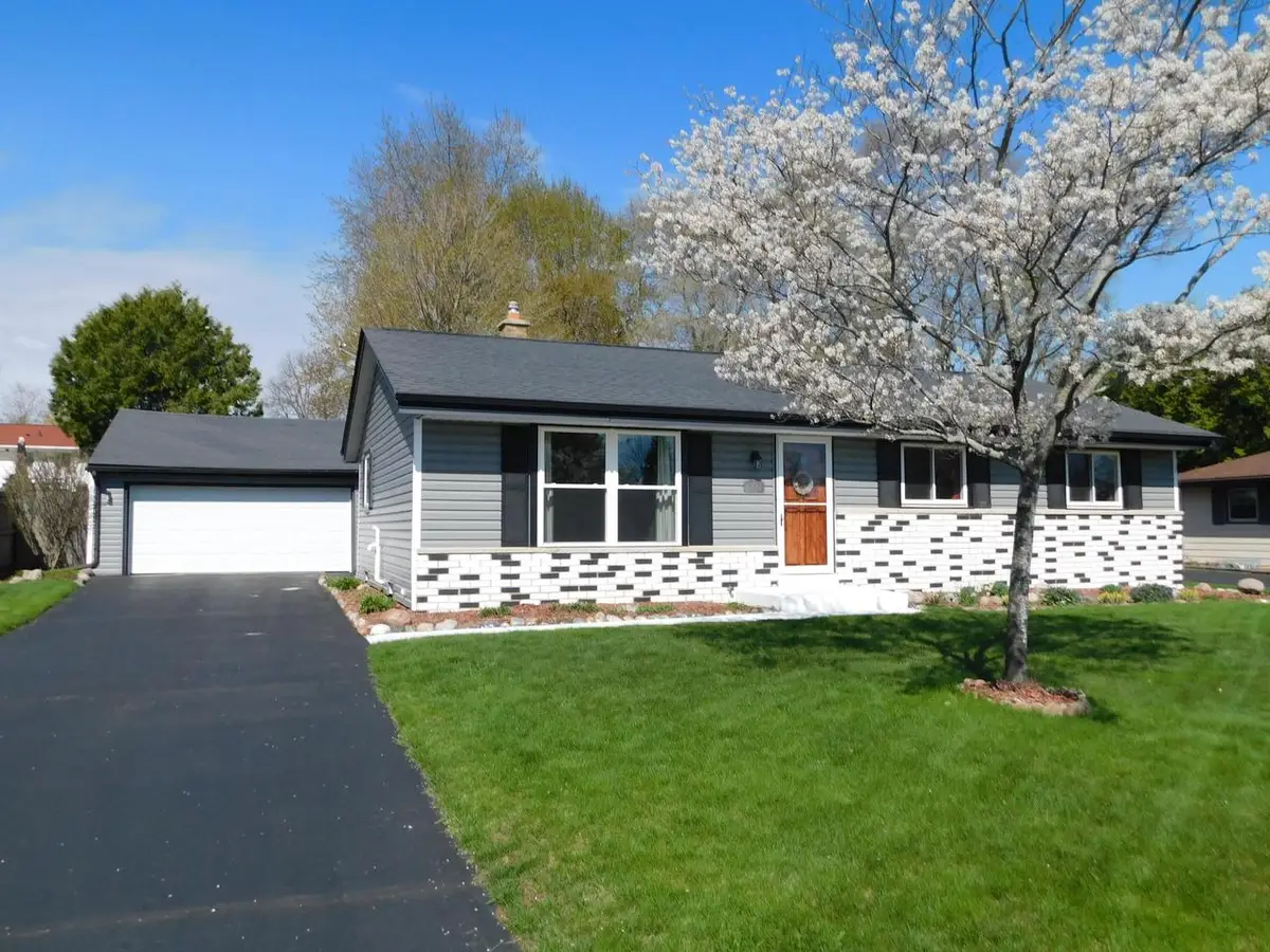 309 Judge DRIVE, Saukville, WI 53080 - #1