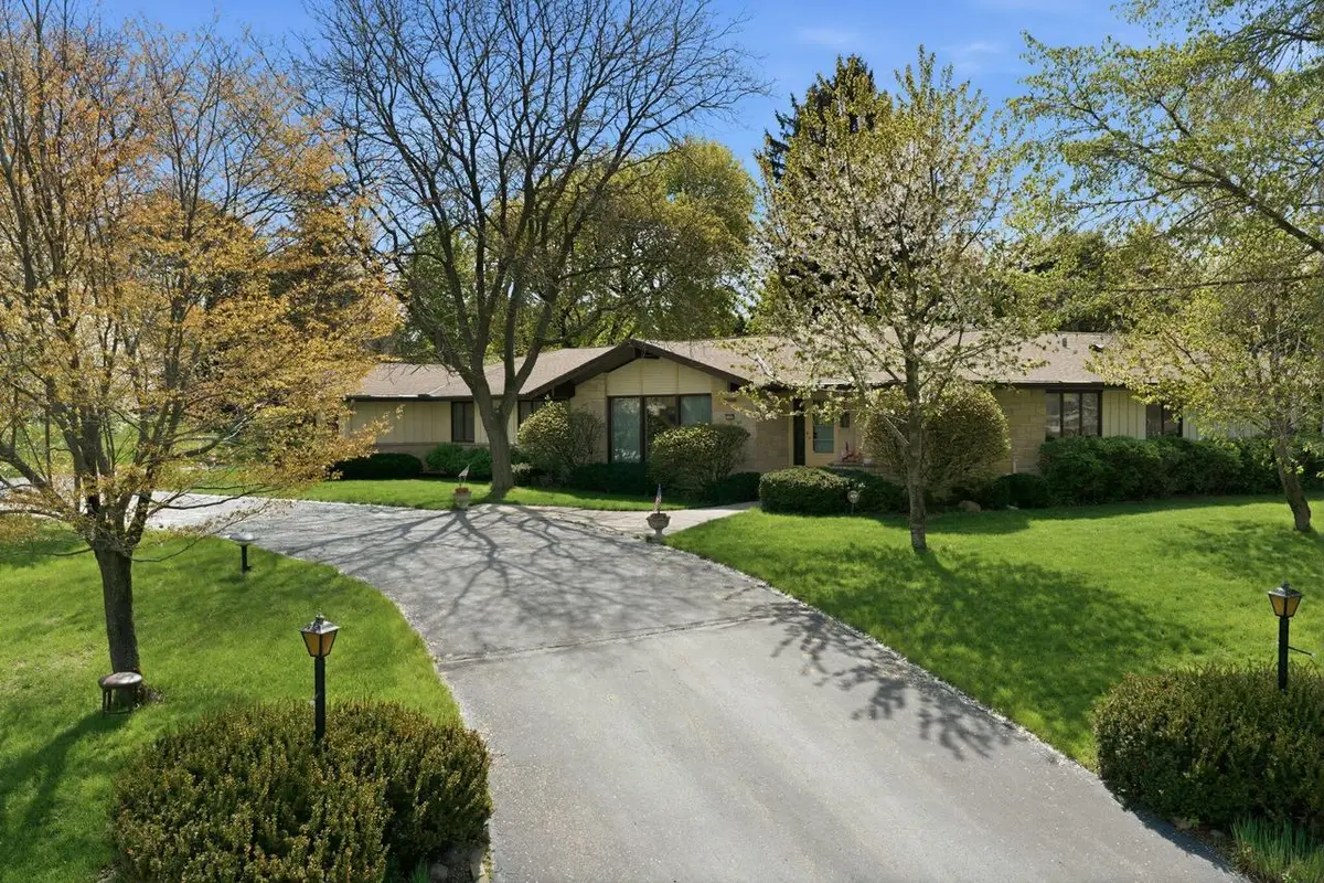 15085 Cascade DRIVE, Elm Grove, WI 53122 - #1