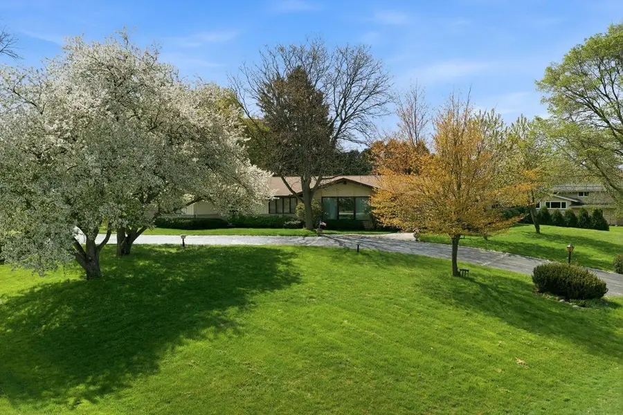 15085 Cascade DRIVE, Elm Grove, WI 53122 - #3
