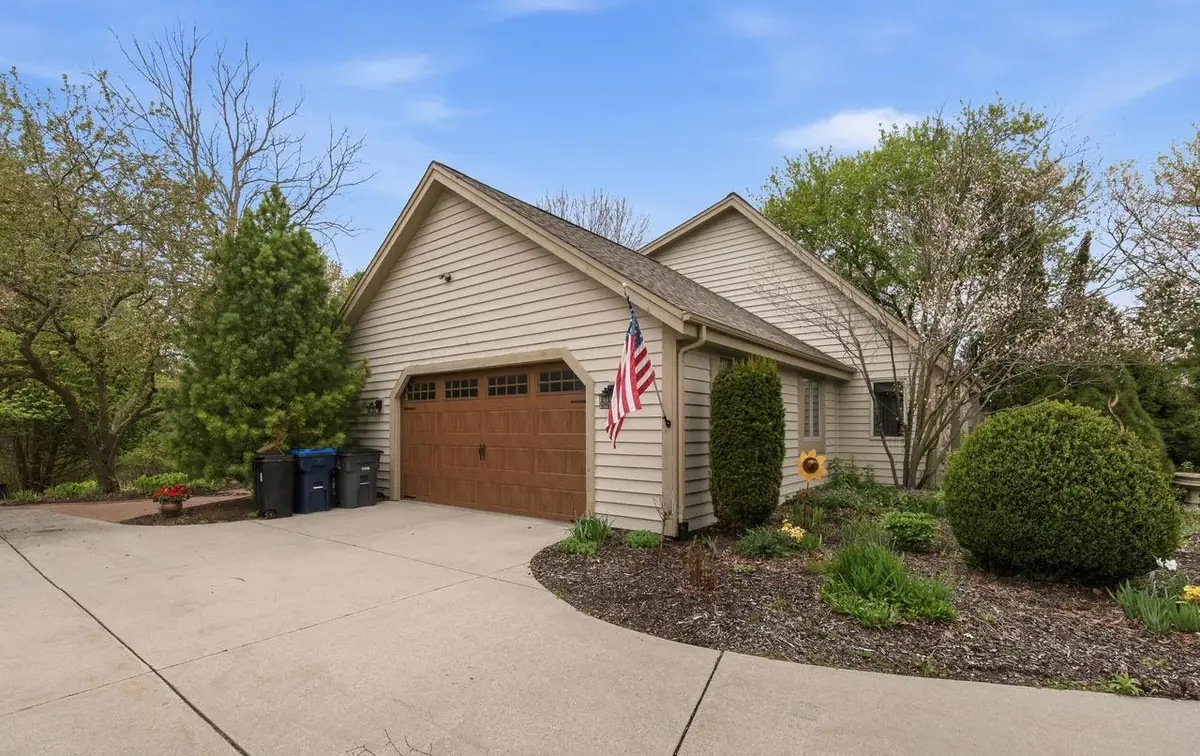 5099 Valley TRAIL, West Bend, WI 53095 - #1