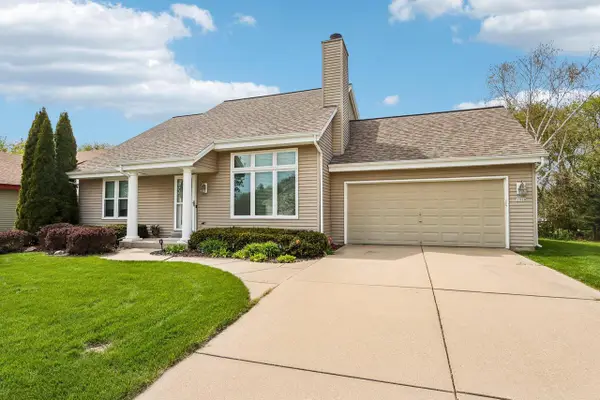 1900 Wexford LANE, Waukesha, WI 53186
