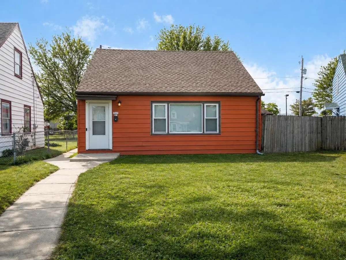 2619 W Linwal LANE, Milwaukee, WI 53209 - #1