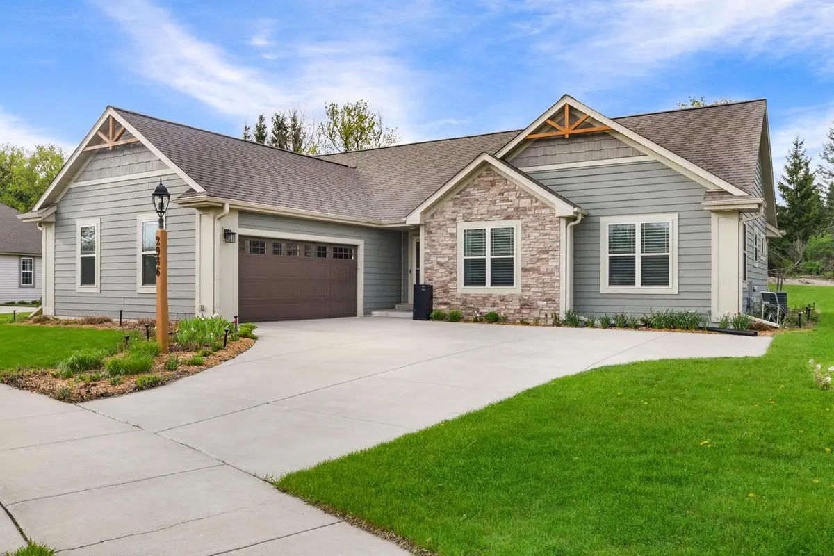 2986 Gateway AVENUE, Hartford, WI 53027 - #1