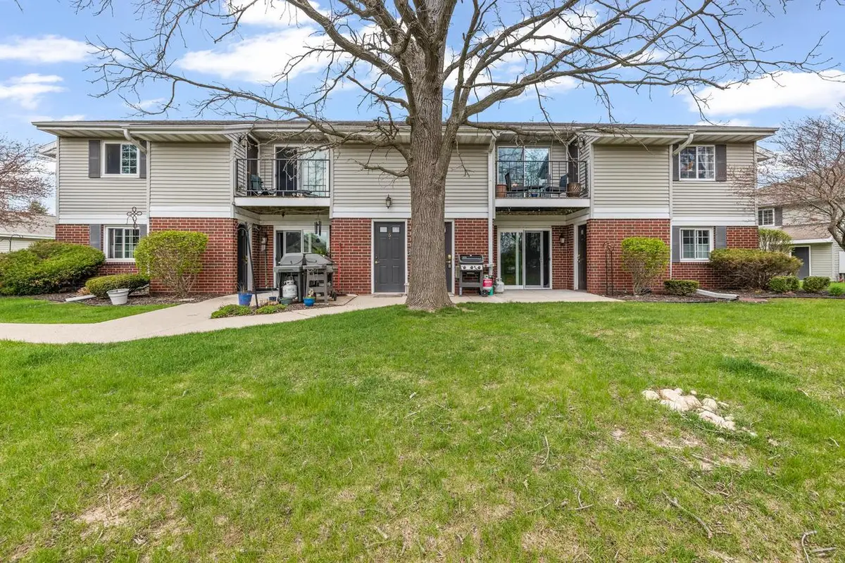 N110W16867 Ashbury CIRCLE #7, Germantown, WI 53022 - #1