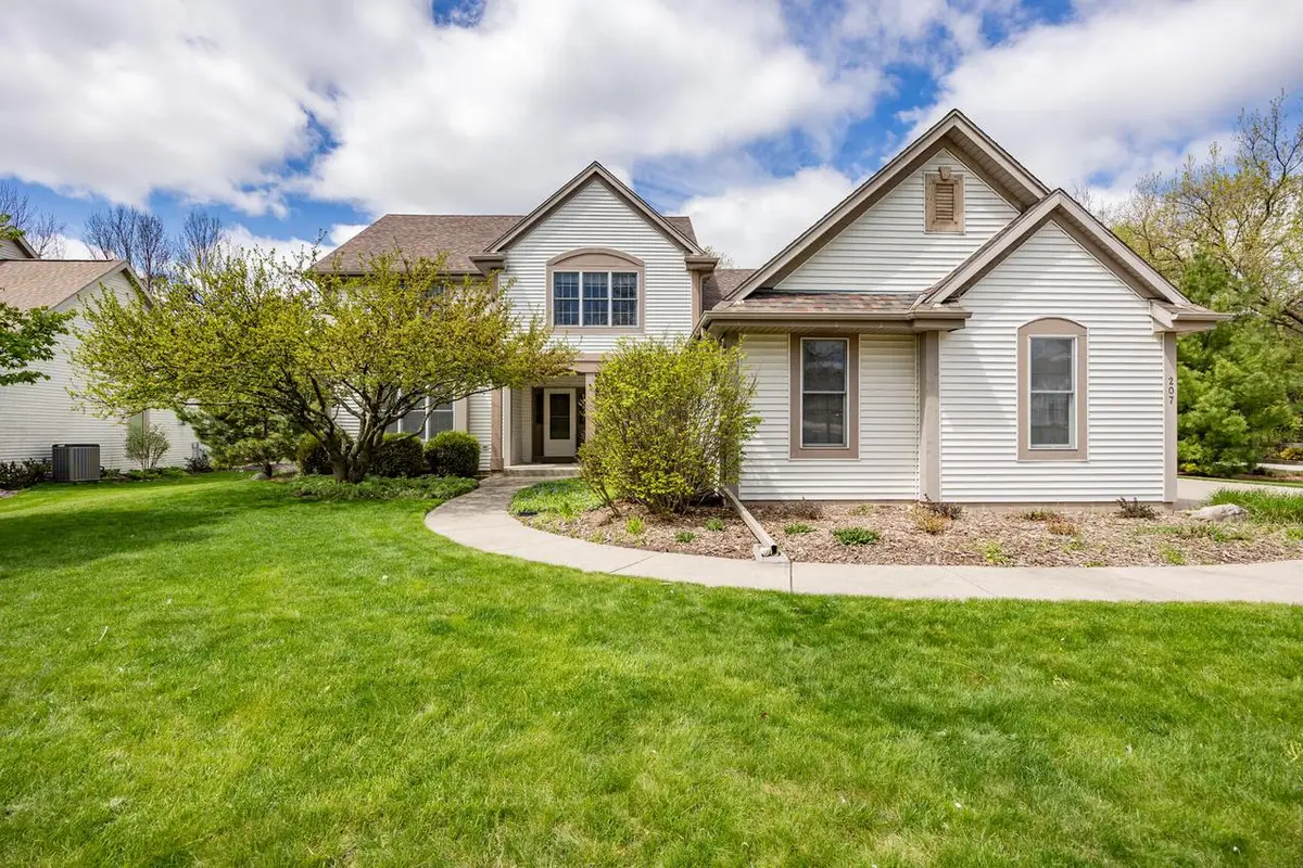 207 Woodlands COURT, Hartland, WI 53029 - #1
