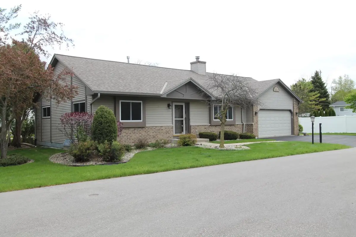 915 Park CIRCLE, Union Grove, WI 53182 - #1