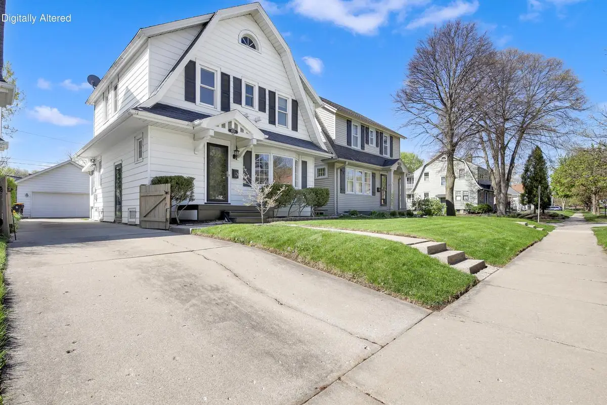 8229 Gridley AVENUE, Wauwatosa, WI 53213 - #1