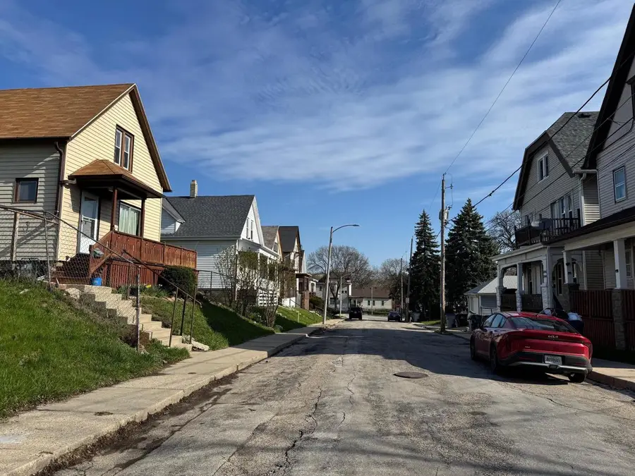 2837 HUBBARD STREET, Milwaukee, WI 53212 - #3