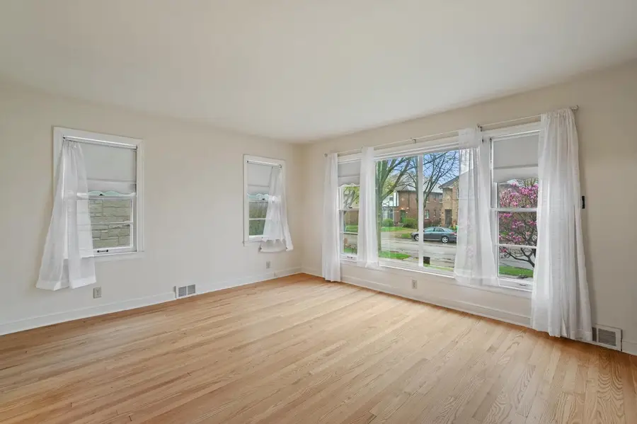 4146 N Bartlett AVENUE #4148, Shorewood, WI 53211 - #2