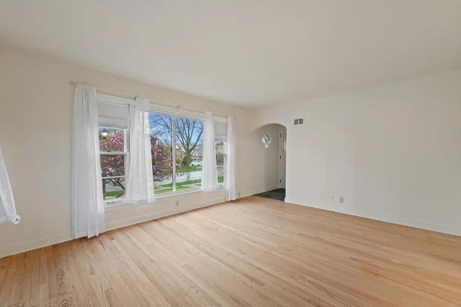 4146 N Bartlett AVENUE #4148, Shorewood, WI 53211 - #3