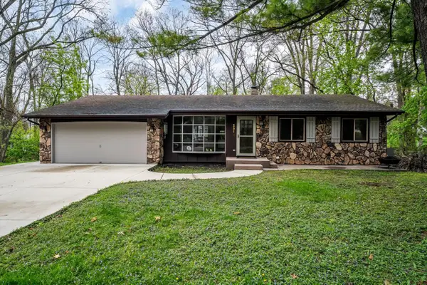 251 Frost CIRCLE, Williams Bay, WI 53191