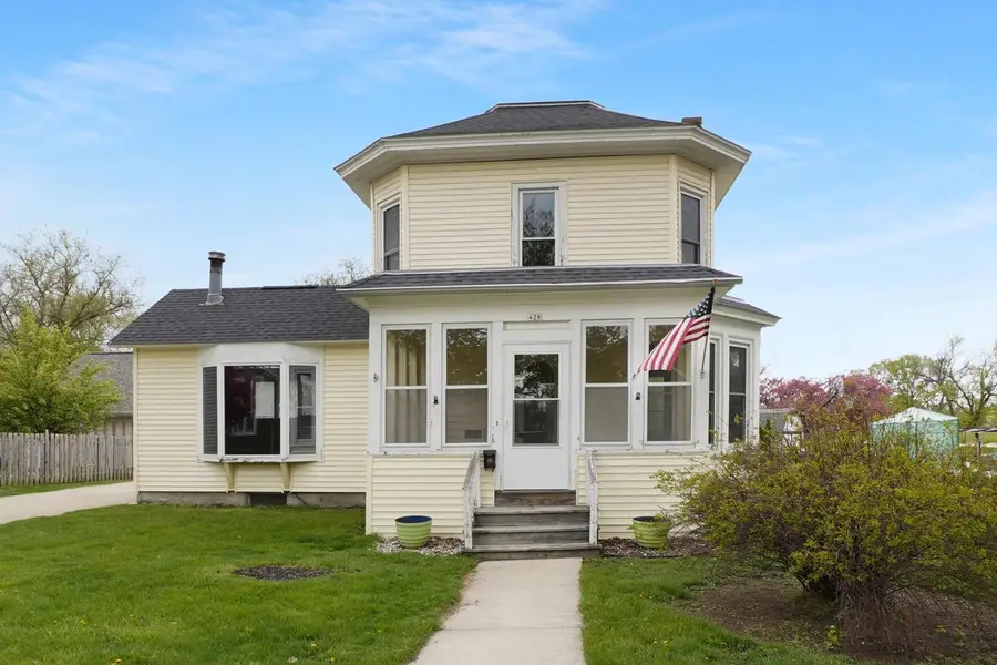 428 Lyman STREET, Oconomowoc, WI 53066 - #2