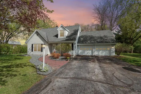 S76W23210 Woodland COURT, Big Bend, WI 53103