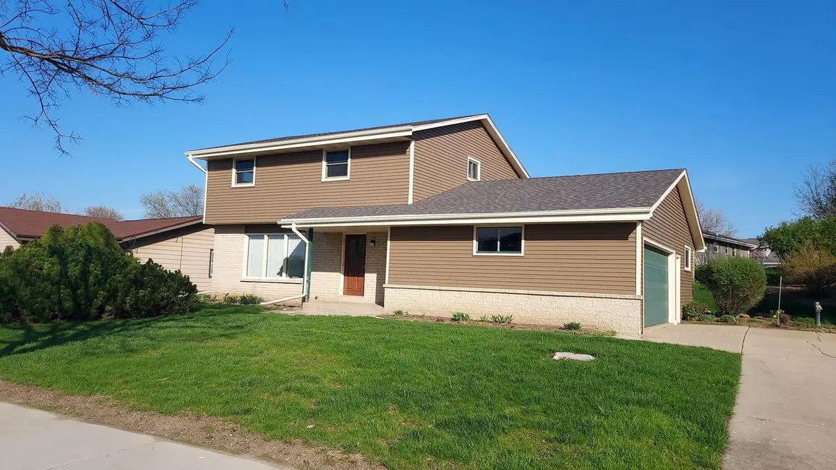 8030 Waring DRIVE, Oak Creek, WI 53154 - #1